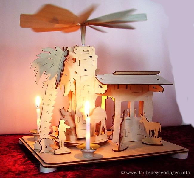 Pyramide mit Motiv Krippe/ Heilige Familie 